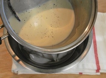 step7: 將熱牛奶放涼備用，或準備一冰水盆協助降溫