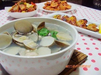 step5: 蛤蜊殼口打開後，記得立刻熄火， 否則會讓蛤蜊肉煮的過老乾扁ˊ失去最棒的風味哦~ 喜歡的立即試試吧~ 除了薑絲ˊ喜歡的加點蔥花或九層塔ˊ也超讚的喔~