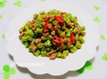 step7: 食材處理時儘量大小ㄧ致口感才會好ˊ <span class="group_3">調味</span>不局限ˊ可依自家口味調整變化ˊ 牛肉可用豬肉ˊ雞肉ˊ取代運用ˊ 是一道隨意快炒就非常好吃的家常料理ˊ 除了拿來配飯ˊ簡單搭配乾麵也非常好吃喔。