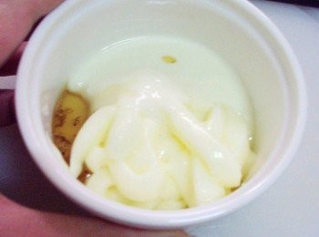 step2: 將<span class="group_2">優格醬</span><span class="group_1">材料</span>調拌均勻