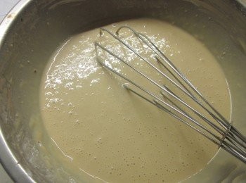 step3: 糯米粉250g泡打粉1/2大匙倒入2.中拌勻