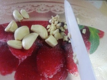 step6: 5-6粒蒜頭切碎