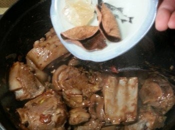 step14: 加入冰糖及果皮炒勻