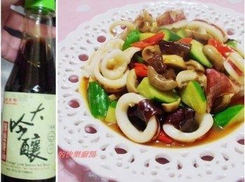 step8: 因為都是易熟食材ˊ從下鍋到上桌不用5分鐘搞定 清爽也下飯。 今天用"萬家香大吟釀薄鹽醬油"來料理ˊ 不但色澤漂亮ˊ口感也超棒