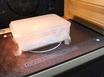 step3: 將處理好步驟2覆蓋上保鮮膜ˊ上面戳幾個小洞ˊ 送入Panasonic蒸氣式微波爐