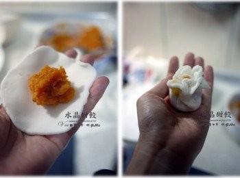 step6: 取一小麵團揉成球， 接著用桿麵棍桿成水餃皮型，再包入地瓜泥內餡後 如下圖把開口用虎口處壓緊成花型即可