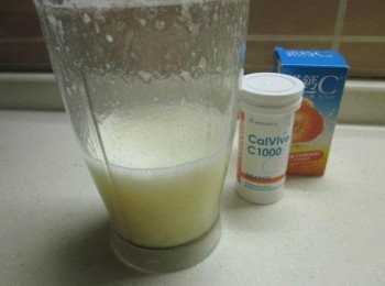 step4: 將蜜桃丁和作法2.放果汁機攪打,留一些些顆粒較具口感