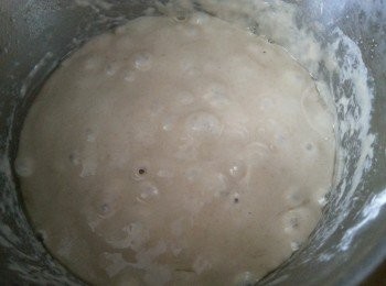 step1: 將所有<span class="group_1">5c冷藏種液材料</span>放入一個盤攪勻,蓋上蓋在室溫發酵一個鐘,然後放入雪櫃常溫雪18個鐘以上,見有泡出現就可以用.