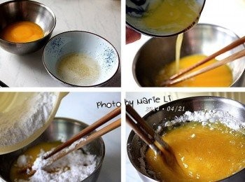 step1: 先隔水加熱將奶油融化 慢慢把奶油倒進蛋黃中拌勻 糖粉過篩，慢慢倒進碗裡 認真地將蛋黃、奶油、糖粉全都拌勻 會成為有點黏稠的膏狀物 ※ 建議做餅干一定要用糖粉，口感會比較細緻 用細砂糖容易會有融化不均而口感變硬脆的情況喔~