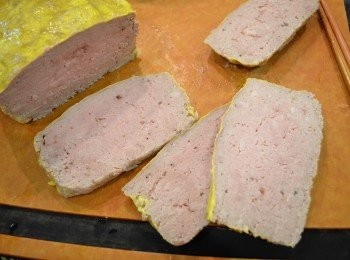 step8: 放涼後才較易切片，可以直接吃，或煎熟。