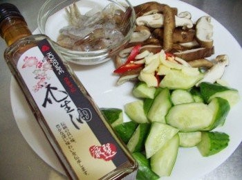 step1: 先準備好所需<span class="group_1">材料</span>ˊ蝦子去腸泥用<span class="group_2">蝦子醃料</span>略為抓勻ˊ 其他<span class="group_1">材料</span>分別處理成適當大小備用