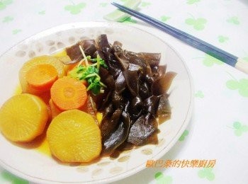 step7: 烹煮時間可依喜好調整ˊ原則上燉煮熟透即可ˊ 簡單的烹調卻能吃到食物最天然的好味道喔。 如果不愛白蘿蔔的腥味ˊ可於入鍋前先汆燙ˊ 我自己倒是蠻喜歡的ˊ也不介意。