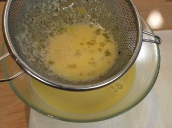 step10: 以網篩過濾出蛋白筋膜與雜質