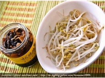 step3: 把川燙後的豆芽菜，瀝乾水分後放置盤中備用。