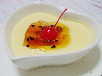 step11: 完成的蒸布丁可以放冷藏1~2個小時風味會更棒ˊ 單吃就很棒ˊ也可以隨意搭配果醬ˊ水果來增加風味ˊ 喜歡的ˊ趕緊動手試試ˊ 做個簡單小點心ˊ相信大人小朋友都會非常喜歡哦~