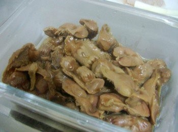 step3: 然後放涼和滷汁泡著放冷藏讓其更入味(我冷藏24小時)