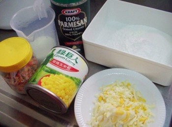 step2: 先備齊所有材料ˊ鮮奶可以略為加熱ˊ (這樣完成的麻糬會更Q更好吃)