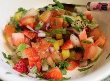 step2: 把<span class="group_2">水果莎莎醬</span>的所有材料攪拌均勻備用 (** 莎莎醬的水果丁材料, 可依照個人喜好做改變)