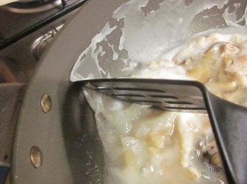 step5: <span class="group_2">粉漿</span>凝結後用鍋鏟鏟到湯裡面,湯滾後加塩調味up_1"><span class="group_2">粉漿</span>