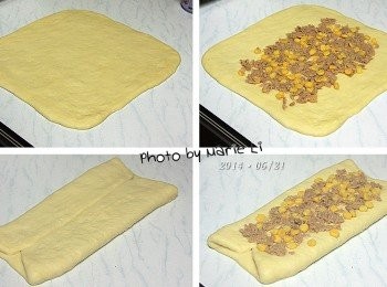 step2: 麵包機揉好的麵糰先將它取出排氣
這一次因為夜已深，眼皮很沉重
我直接就給它開始整型包餡了‧‧‧

這一次我使用的是社團裡《 小瑪媽媽的百摺法 》來做整型

直接把整個麵糰擀成方型
在中間處均勻地灑上約 2/3罐 玉米鮪魚醬
由左右兩邊將麵糰折起來向中間並攏
於上方再抹上剩餘的玉米鮪魚醬

※ 罐頭要先將裡面的多餘油脂盡可能瀝乾再使用