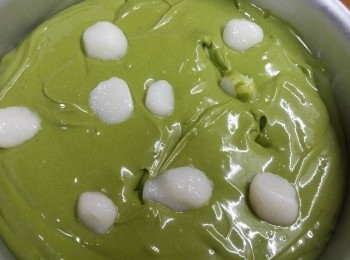 step10: 白玉亦隨意插入蛋糕中間