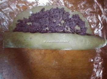 step11: 將麵團捲起來，並切成八等分。