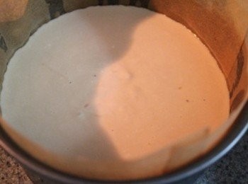 step4: 將乳酪糊到入蛋糕模中