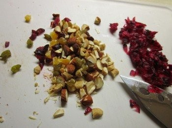 step3: 台東洛神花蜜餞.綜合堅果切碎備用