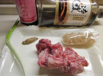 step1: 備齊材料,薑先切片蔥切段