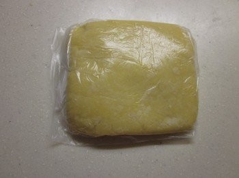 step4: 將作法3.麵團放入塑膠袋冷藏1小時