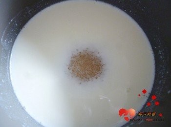 step3: 鮮奶與糖用小火煮