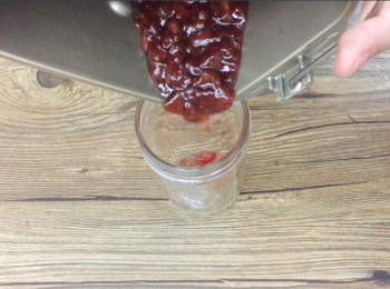 step9: 完成後，放入已消毒果醬瓶。