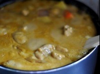 step10: 半路根據個人口味加鹽或蜂蜜調味..小火煮15分鐘待土豆會出澱粉，湯汁濃稠即可出鍋!