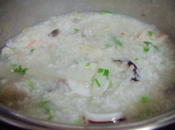 step4: 步驟4最後再試試味道ˊ並灑上少許白胡椒粉和香菜末。