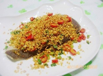 step6: 豆酥有分為已<span class="group_3">調味</span>和未<span class="group_3">調味</span>2種ˊ買回可自己試試味道ˊ 再依喜好決定豆酥的<span class="group_3">調味</span>ˊ像我這次買的ˊ味道偏鹹ˊ 所以不放鹽ˊ只加糖和少許胡椒即可。 很棒的一道魚類料理ˊ值得試試哦。