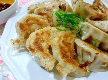 step4: 金黃色的煎餃就完成。