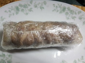 step10: 將包好的雞卷放入雪櫃常溫格雪一晚