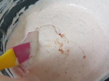 step9: 倒入魚膠溶液，攪拌均勻