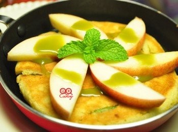 step8: 口口抹茶與薄荷香的鬆餅，加上水果片，就算要不上班，也要甜蜜一下補充元氣喔~