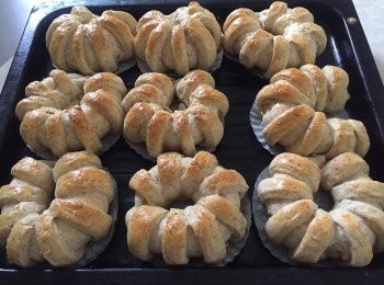 step5: 包面掃蛋液，放入已預熱焗爐，180度焗大約15分鐘