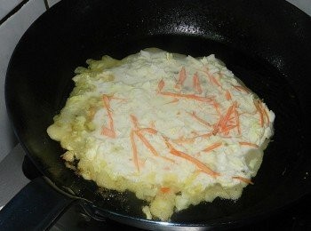 step6: 將蛋打散後下鍋