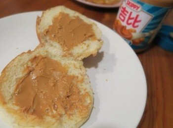 step6: 抹上一匙花生醬