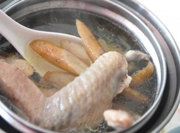 step4: 電源跳起後，加些少許鹽巴就完成囉!