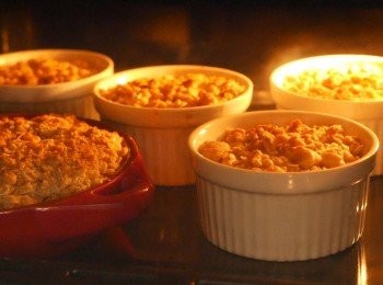 step12: 放入己預熱至200℃的焗爐，置於中層烤17分鐘至表面金黃色。