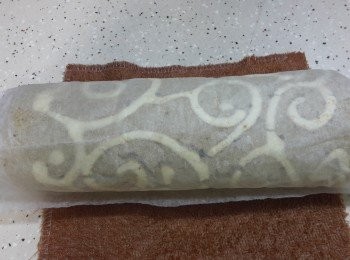 step12: 卷起後，放入雪柜15-30分鐘定形。取出可切開了！^^