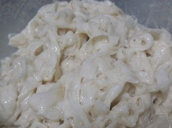 step6: 最後把糖加入攪拌後再加入有機蘿白絲拌勻