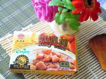 step6: 牛頭牌咖哩塊有甘味、辣味、原味、素食4種新口味，等您來賞味喔~