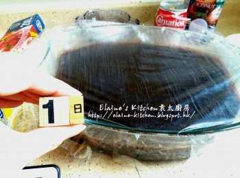 step13: 先放入冰箱1 1/2小時至硬身 , 再放回雪櫃下層靜待一晚
