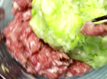 step9: 之後, 把所有餡料都拌在一起