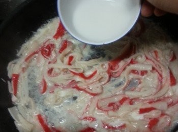 step7: 用少許食用開水加1茶匙生粉埋芡